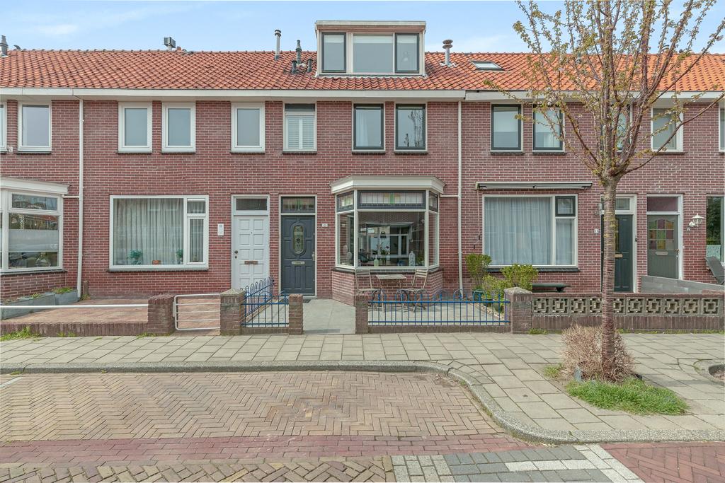 Bekijk de foto van: Rekerstraat 1, 1823 BB Alkmaar in  - Echt Makelaars & Taxateurs