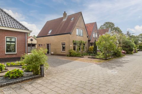 Bekijk de foto van: Rechte Hondsbosschelaan 49, Heiloo - Echt Makelaars & Taxateurs